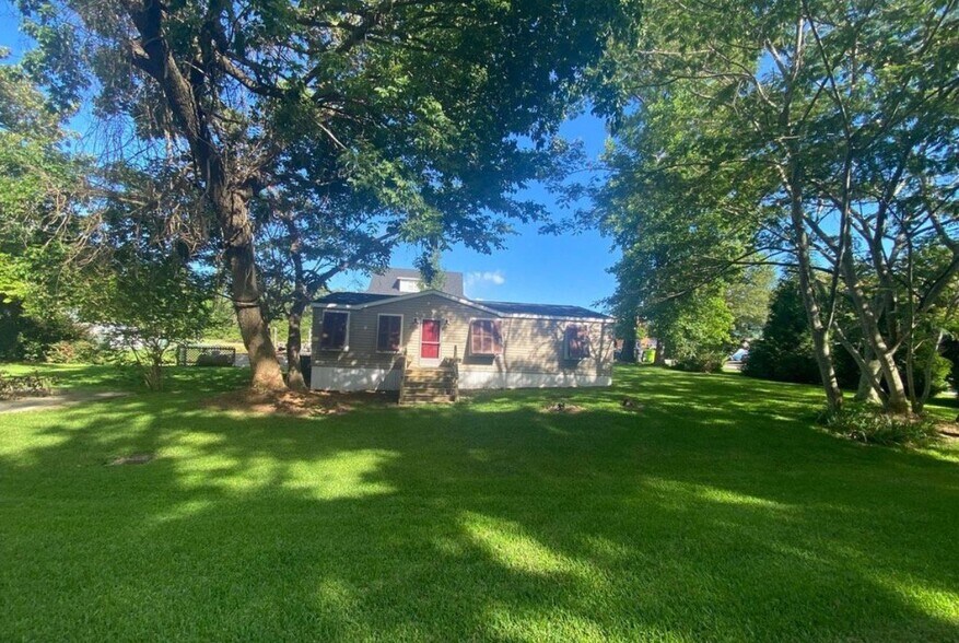 Building Photo - 241 H L Smith Rd