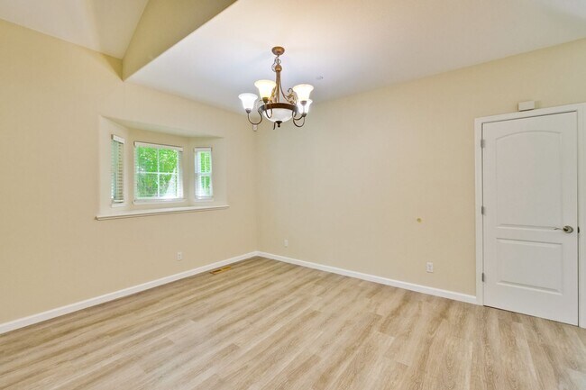 Building Photo - Awesome Home Located in a Quiet Tree Line Neighborhood