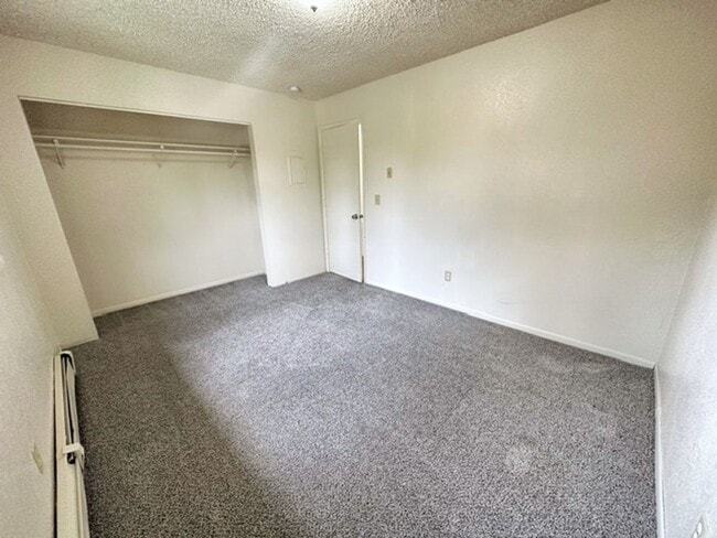 Building Photo - 325 N Hoyt St
