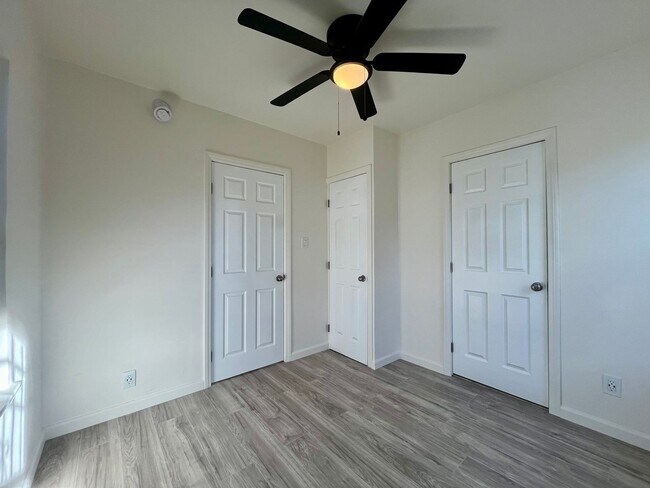 Building Photo - 6200-6202