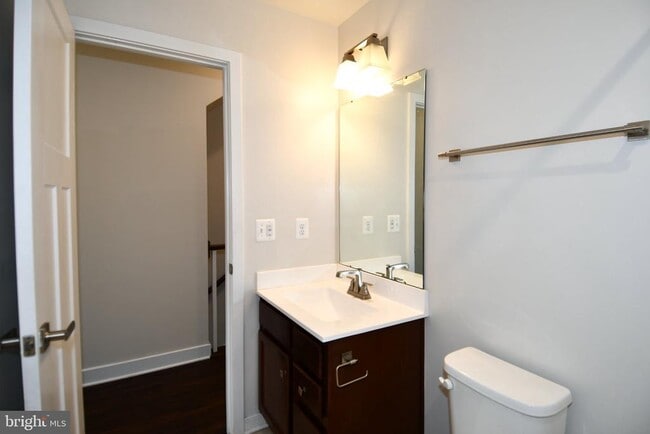 Building Photo - 4917 Crest View Dr