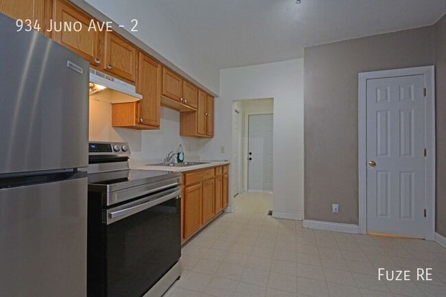 Building Photo - 934 Juno Ave