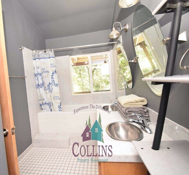 Building Photo - 12999 Capitol Dr