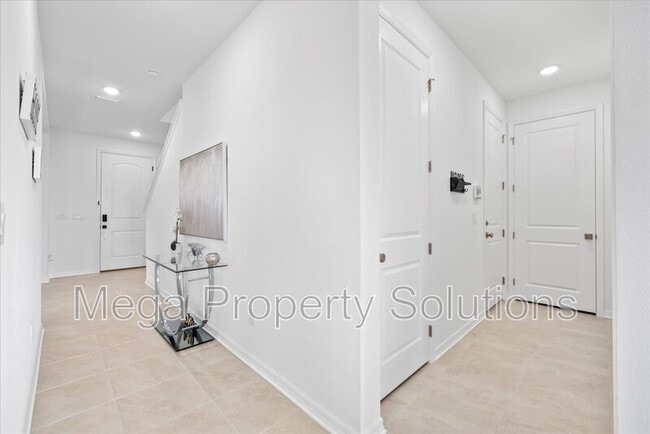 Building Photo - 12195 Stirrup Dr