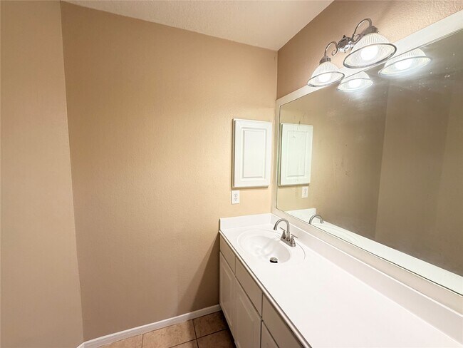 Building Photo - 15423 Fir Woods Ln