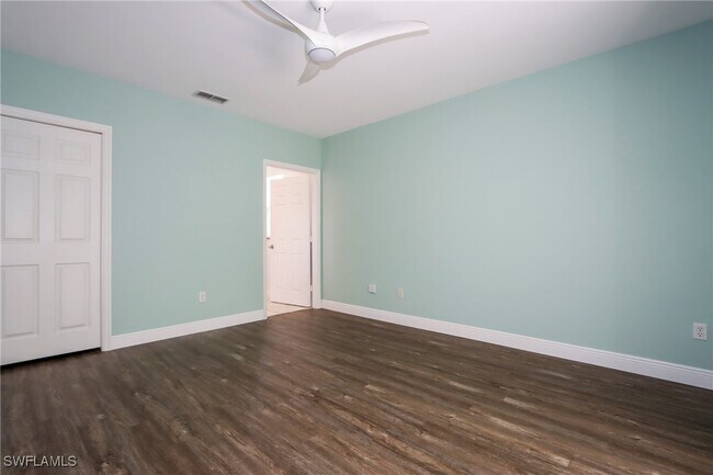 Building Photo - 14801 Park Lake Dr