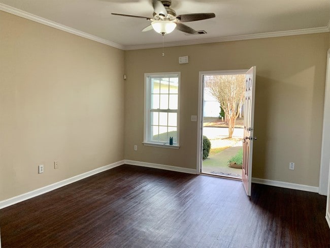 Building Photo - 4610 Blue Iris Way