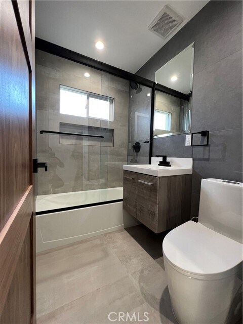 Building Photo - 16152 Rinaldi St