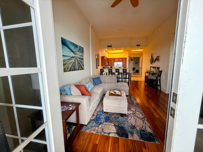 Building Photo - 20 Orange Ave