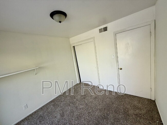 Building Photo - 790 Topaz Dr