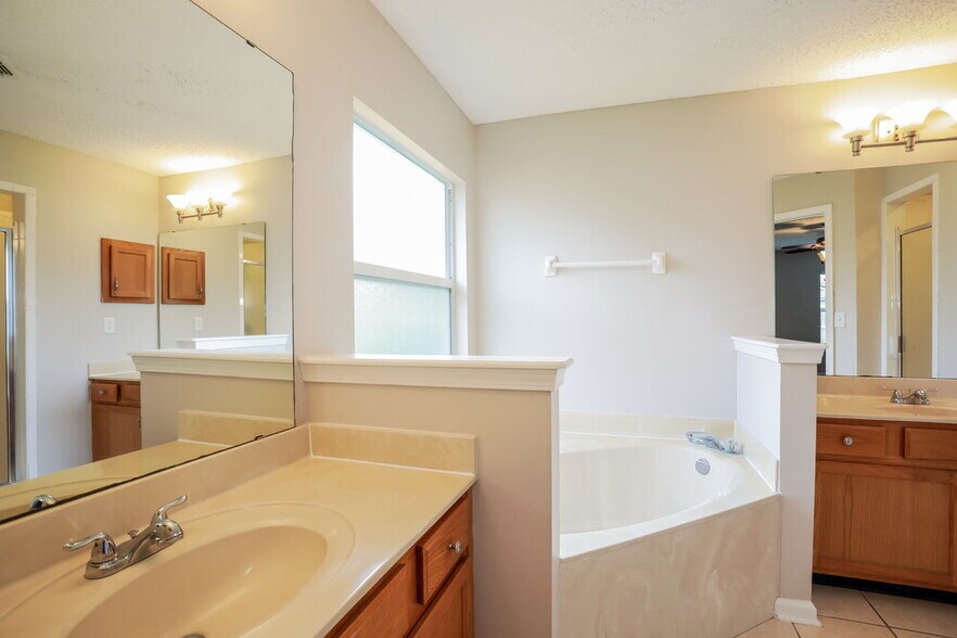 Building Photo - 12392 Soaring Flight Dr