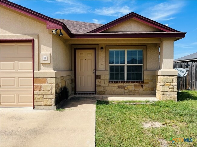 Building Photo - 1301 Loyal Ln