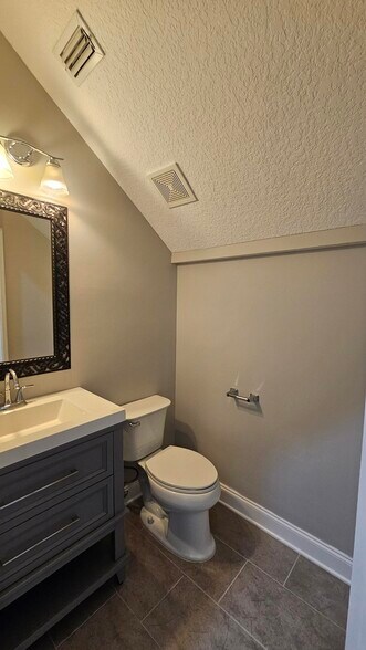 Building Photo - 13983 Summer Breeze Dr