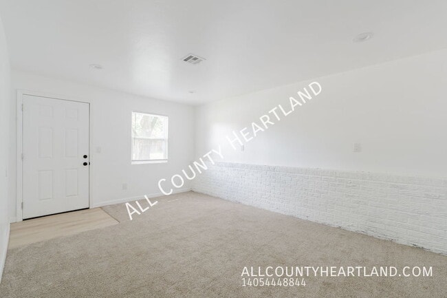 Building Photo - 2100 N Redmond Ave