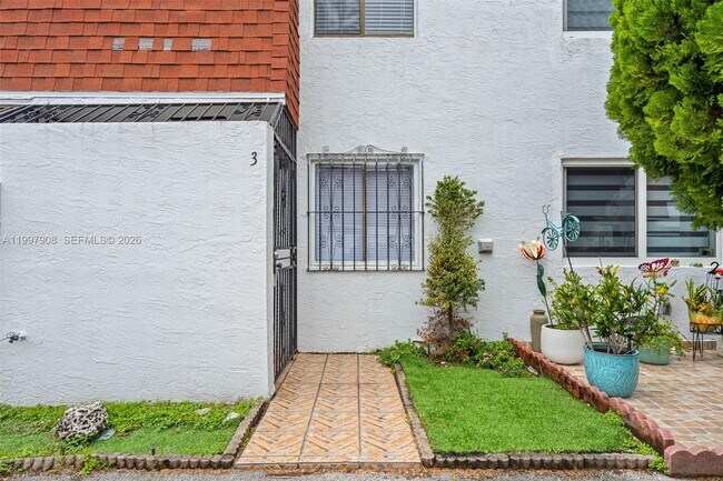 Building Photo - 319 NW 109th Ave