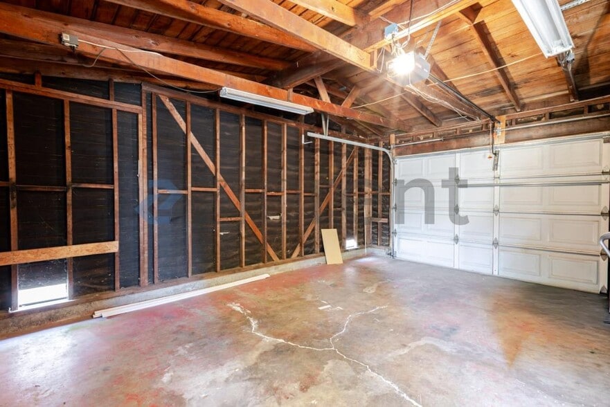 Building Photo - Unit