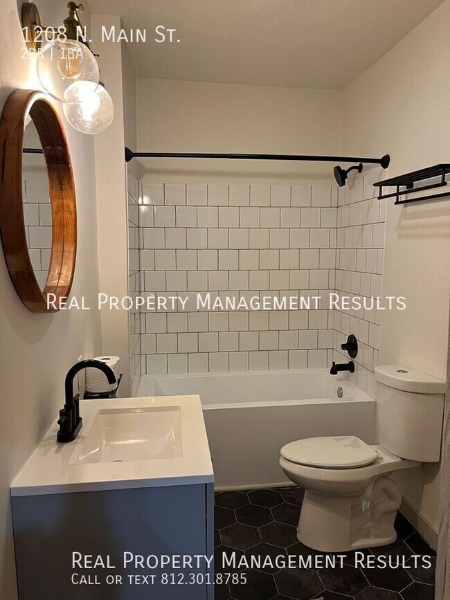 Building Photo - 1208 N Main St