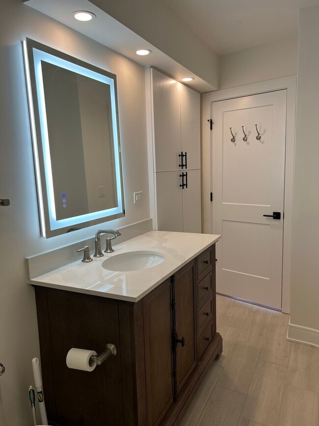 Building Photo - 1550 N Lake Shore Dr