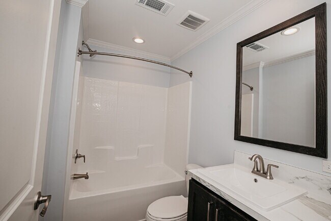 Building Photo - Inviting 3 bed, 2 bath Mount Pleasant rental