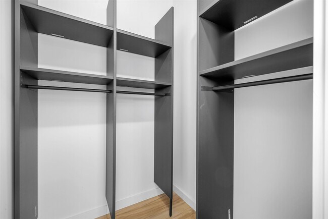 Building Photo - 418 11th St