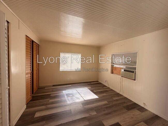 Building Photo - 7555 Ebson Dr