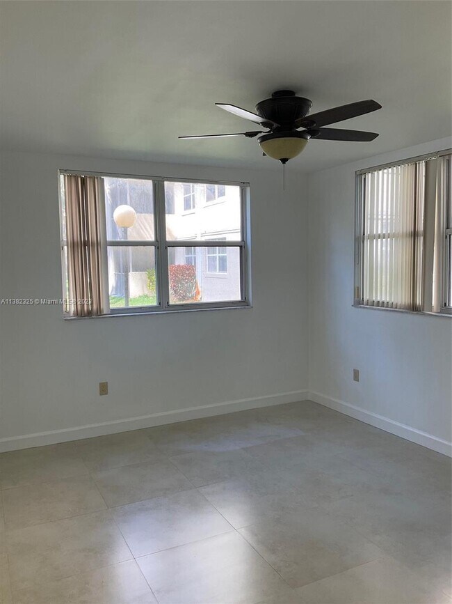 Building Photo - 8373 Lake Dr