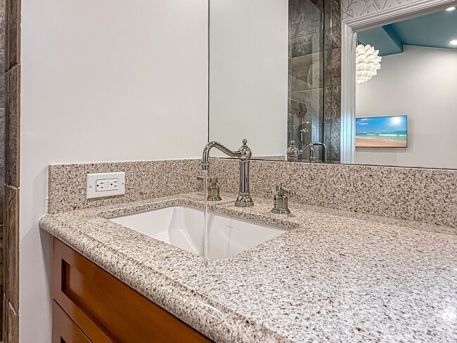 Building Photo - Upgraded Sherman Oaks 4+4 home - Ready for Move In!