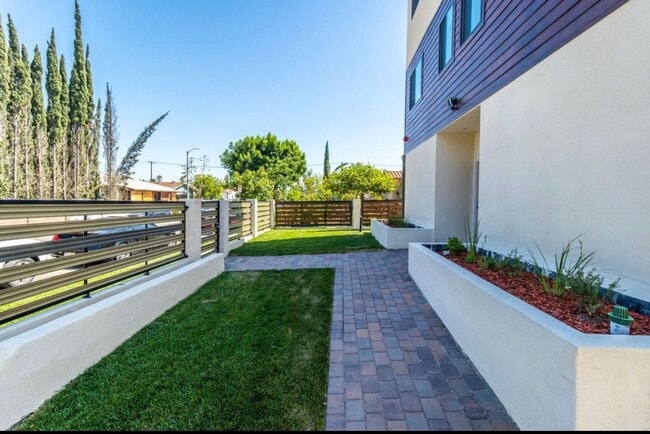 Building Photo - 4BR 3Ba Modern Townhome in Prime NOHO