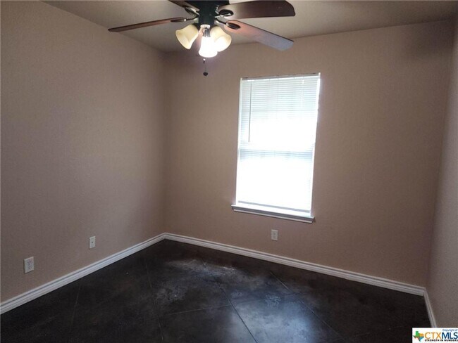 Building Photo - 501 Straws Mill Rd