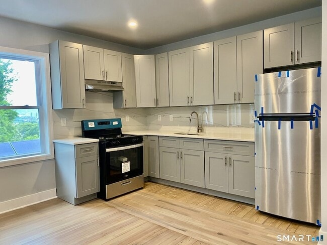 Building Photo - 218 Charles St