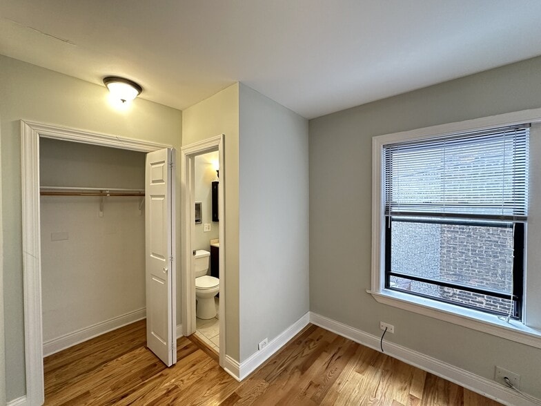 Building Photo - 823 W Wolfram St