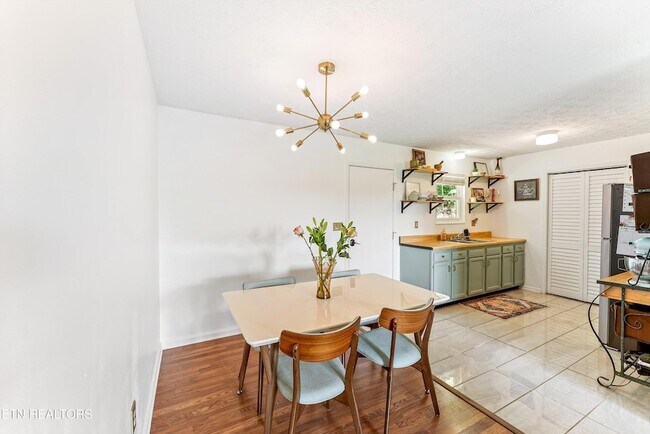 Building Photo - 1720 Moon Ct