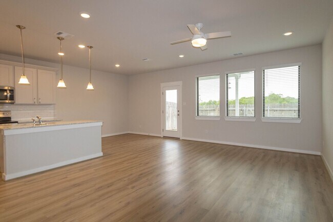 Building Photo - 417 Fieldwood Dr
