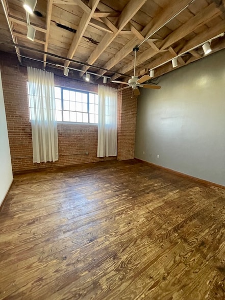 Building Photo - 220 S 2nd St