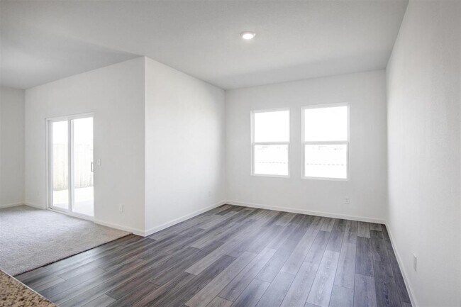 Building Photo - 1004 Wild Enclave Ln