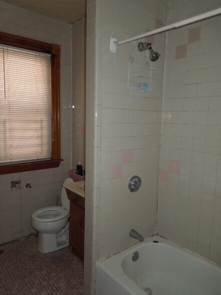 Building Photo - 132 Glenville Ave