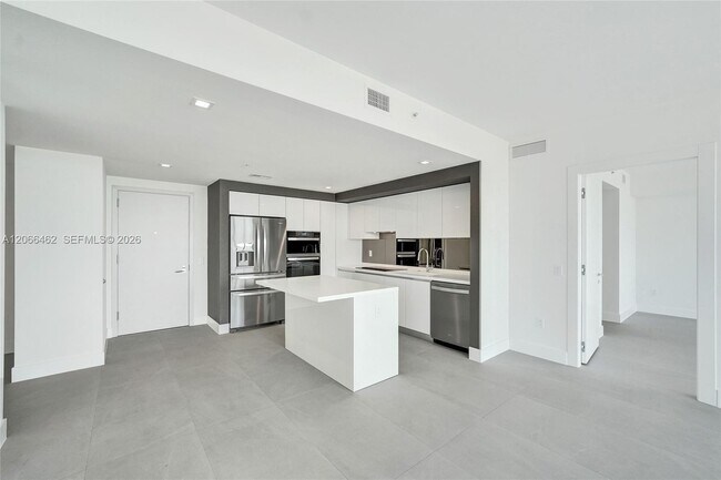 Building Photo - 1170 E Hallandale Beach Blvd