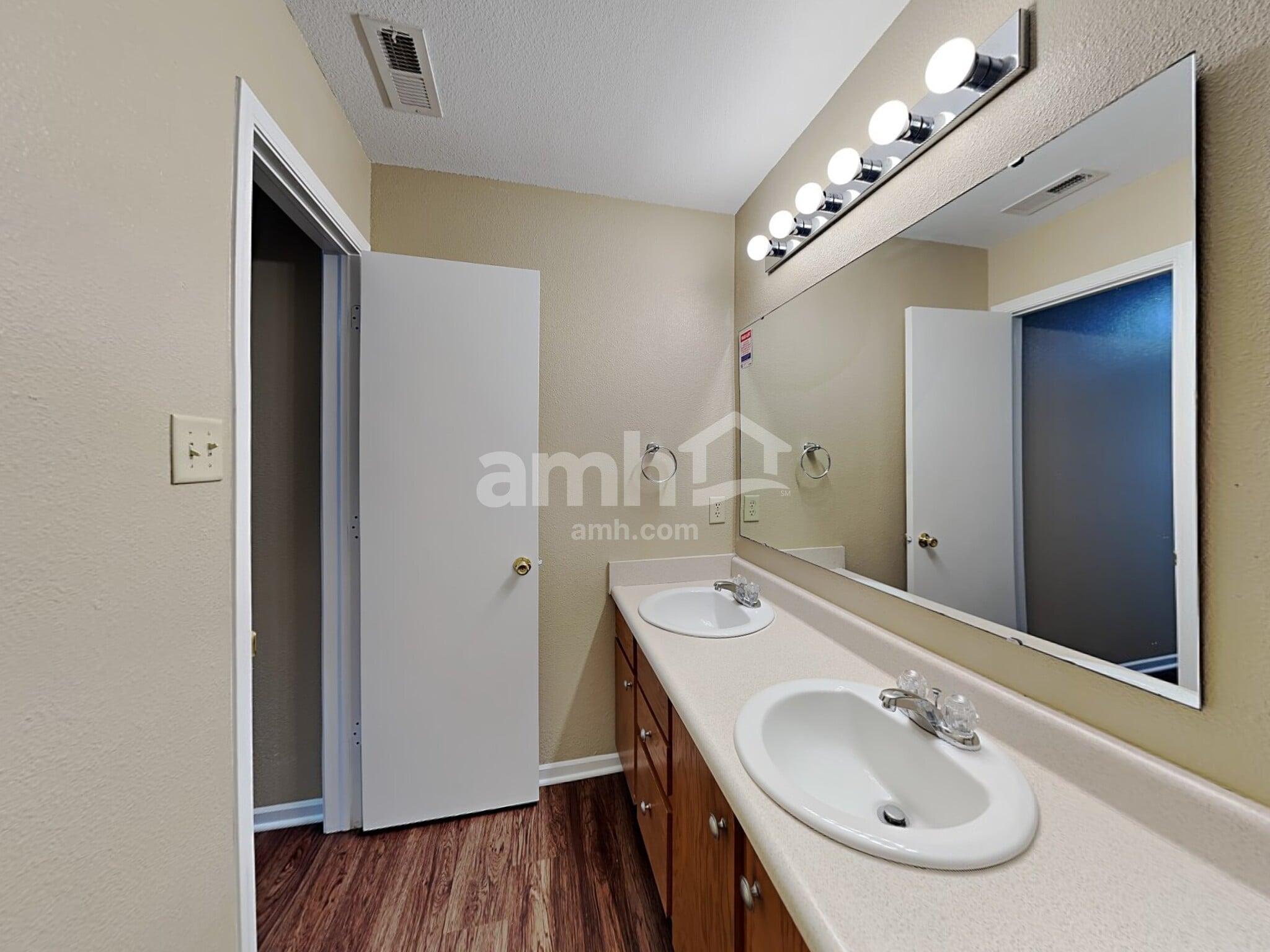 Building Photo - 8441 Wheatfield Dr