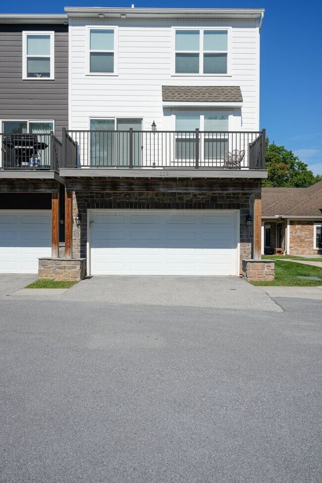 Building Photo - 119 High Pointe Dr
