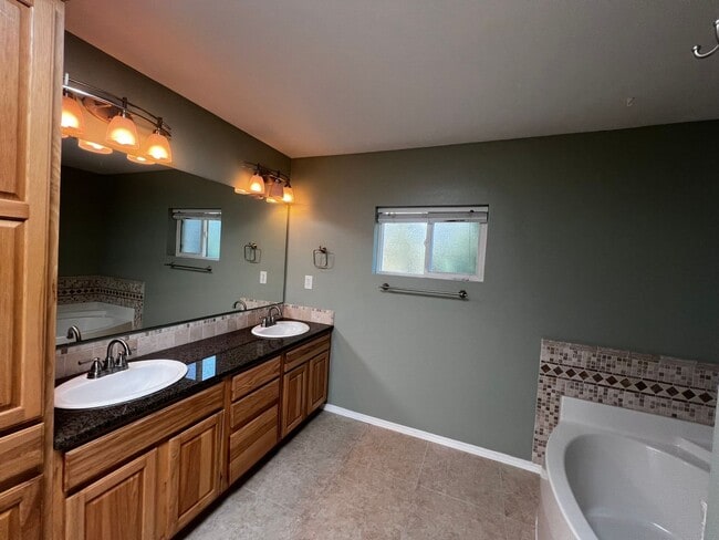 Building Photo - Beautiful 4BD in Birch Bay Village!