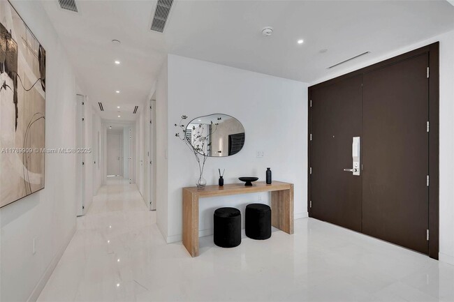 Building Photo - 300 Biscayne Blvd Way
