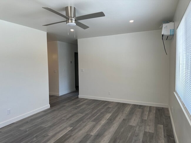 Building Photo - Completely remodeled 2 bedroom gem with 1 car garage Near the VA Hospital