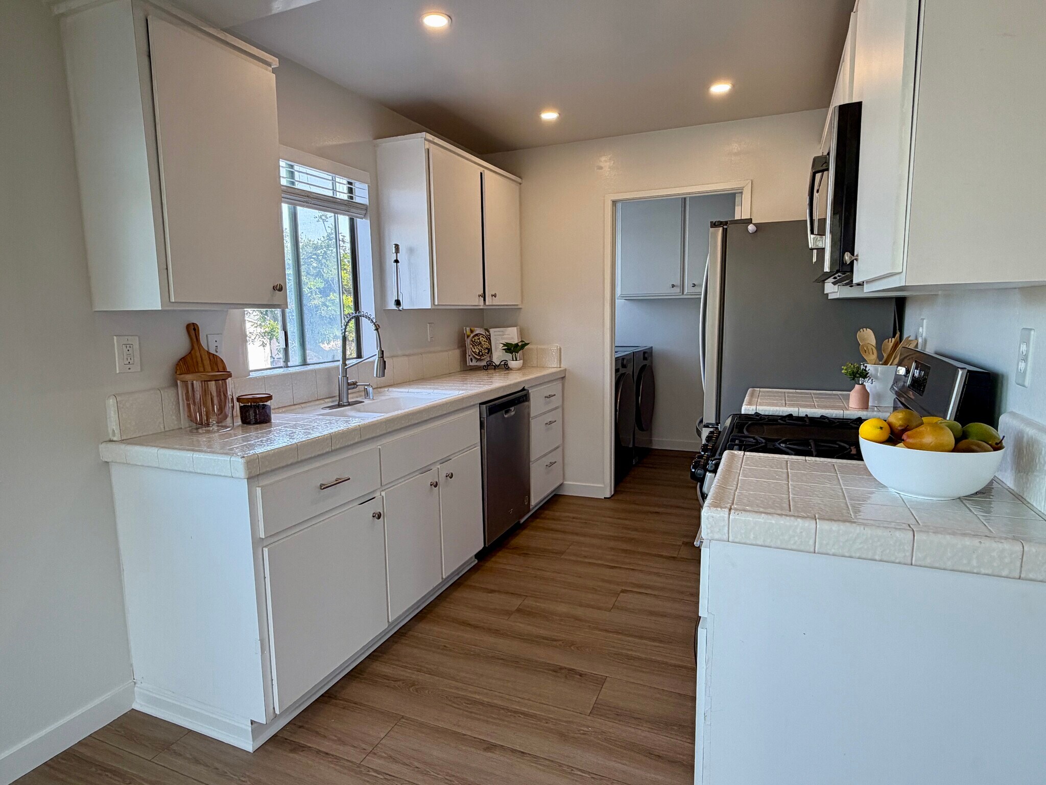 Building Photo - 1114 W 163rd St