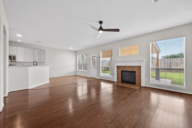 Building Photo - 14335 Plum Springs Dr