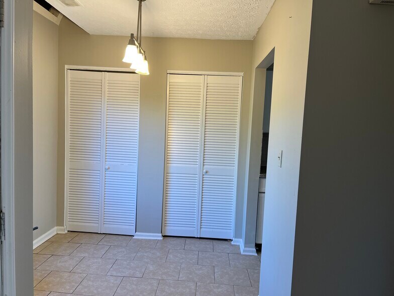 Building Photo - 3660 Walden Dr