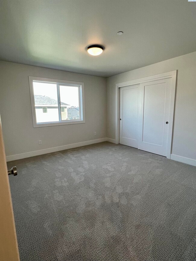 Building Photo - South Richland For Rent