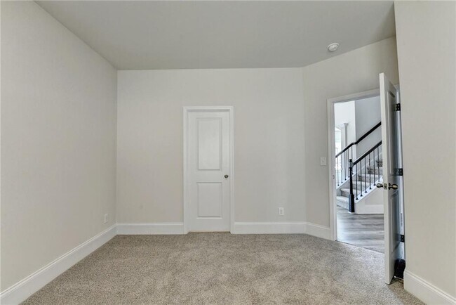 Building Photo - 1661 Silver Crst Wy