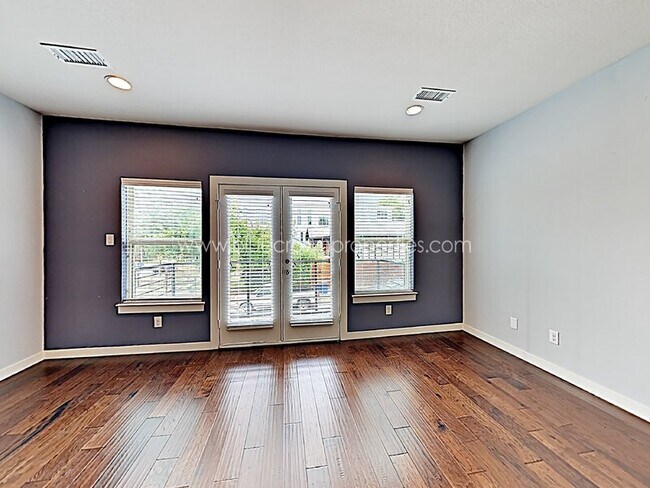 Building Photo - 5903 Lindell Ave