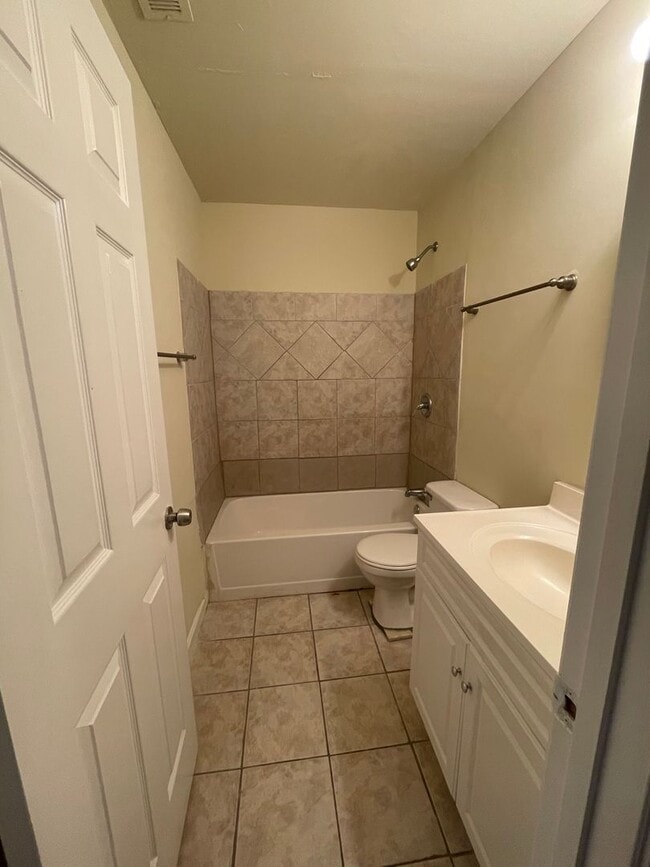 Building Photo - 5913-5913 Peco Ln