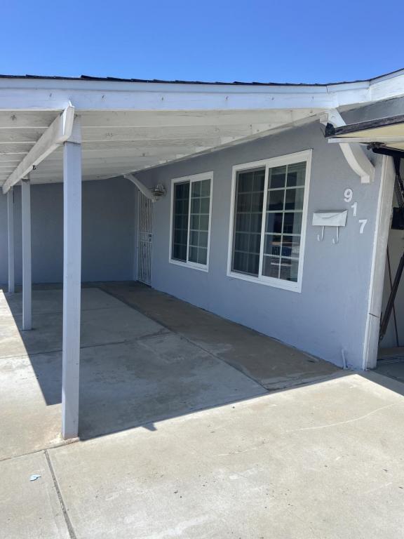 Building Photo - 917 Broadview St